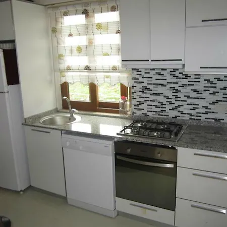 Holiday House 이츠멜레르
